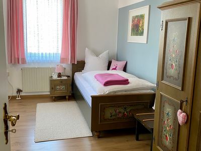 Ferienwohnung Wendelstein Schlafzimmer mit Bauernschrank