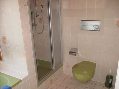 Dusche und Toilette Ferienwohnung Reitberger