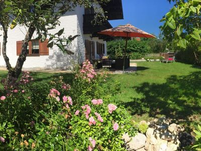 Bettinas Haus - Bild vom Haus mit Garten und Frühstücks-Terrasse