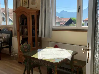 Ferienwohnung Riesenkopf Leseecke mit Bergblick