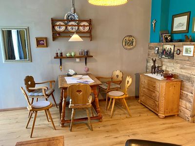 Ferienwohnung Wendelstein Wohnzimmer, mit bayerischer Sitzgruppe