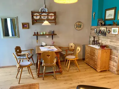 Ferienwohnung Wendelstein Wohnzimmer, mit bayerischer Sitzgruppe