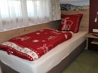 Einzelbett geeignet auch für Erwachsenen