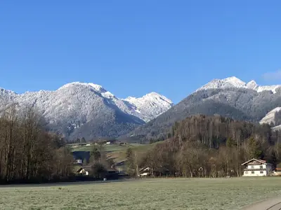 März