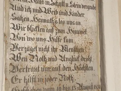 Das "Holzer 2.0"- Inschrift am alten Haus