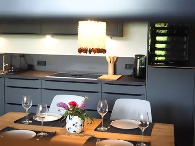 Küchenzeile m. Essen