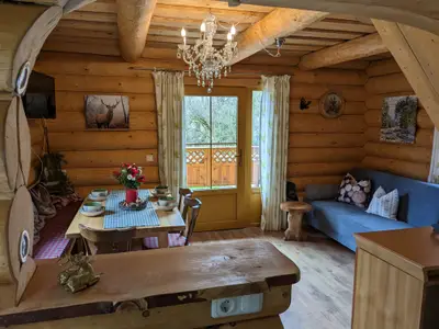 Hirsch - Wohnzimmer mit Sofa