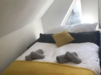 bequemes Schlafsofa mit Matratze