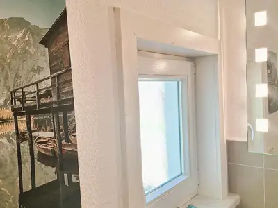 WC/ Dusche mit Fenster zum Bach