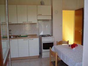 22809229-Ferienwohnung-4-Brbinj-300x225-3