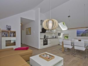 23068955-Ferienwohnung-4-Breege-300x225-3