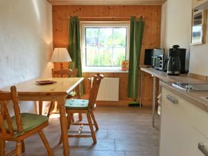 23441842-Ferienwohnung-2-Breege-300x225-0