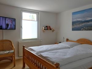 23441842-Ferienwohnung-2-Breege-300x225-1