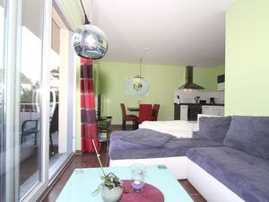 23072897-Ferienwohnung-4-Breege-300x225-2