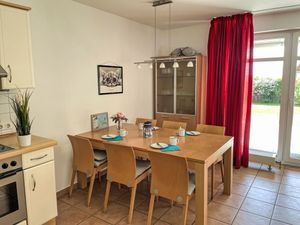 23853872-Ferienwohnung-4-Breege-300x225-5