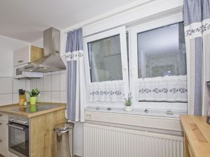 23956702-Ferienwohnung-4-Breege-300x225-5