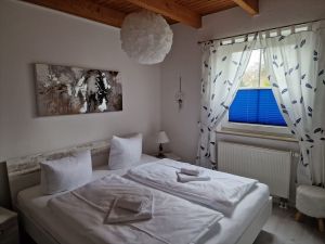 23975794-Ferienwohnung-4-Breege-300x225-4