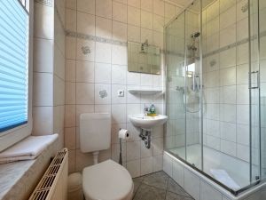 23975841-Ferienwohnung-5-Breege-300x225-3