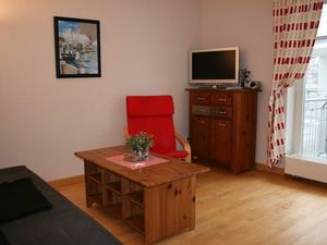 21690347-Ferienwohnung-2-Breege-300x225-0