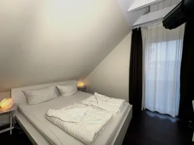 Schlafzimmer befindet sich im Obergeschoss