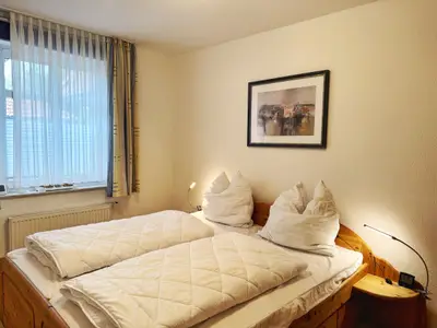 Schlafzimmer 1 mit Doppelbett