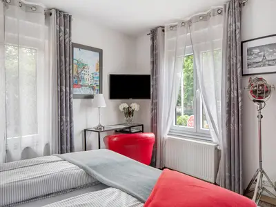 Photo, INSIDE, OUTSIDE