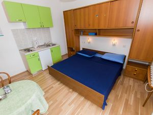 23039087-Ferienwohnung-2-Brela-300x225-3