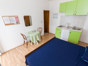 23039087-Ferienwohnung-2-Brela-300x225-4