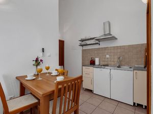 23039419-Ferienwohnung-4-Brela-300x225-5