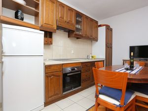 23575750-Ferienwohnung-6-Brela-300x225-5