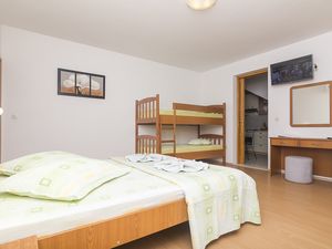 18979897-Ferienwohnung-4-Brela-300x225-4