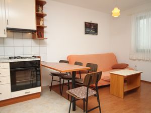 18699008-Ferienwohnung-4-Brela-300x225-3