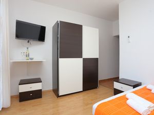 19126884-Ferienwohnung-3-Brela-300x225-4