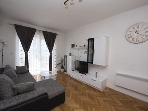 21864675-Ferienwohnung-6-Brela-300x225-2