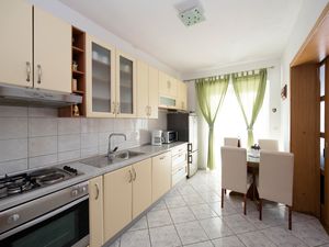 21864675-Ferienwohnung-6-Brela-300x225-4