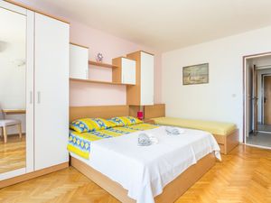 22632963-Ferienwohnung-3-Brela-300x225-4