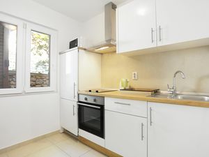 23115895-Ferienwohnung-3-Brela-300x225-3