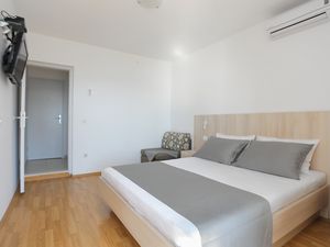 23115895-Ferienwohnung-3-Brela-300x225-5