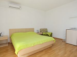 23115893-Ferienwohnung-3-Brela-300x225-5