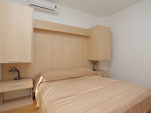 23115885-Ferienwohnung-2-Brela-300x225-3