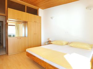 23115897-Ferienwohnung-8-Brela-300x225-5