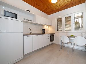 23358532-Ferienwohnung-8-Brela-300x225-1