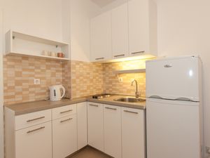 23358523-Ferienwohnung-4-Brela-300x225-3