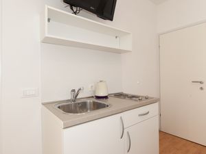 23358400-Ferienwohnung-2-Brela-300x225-1