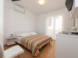 23358400-Ferienwohnung-2-Brela-300x225-2