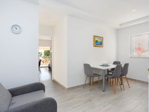 23368621-Ferienwohnung-4-Brela-300x225-1