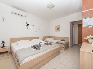 23539323-Ferienwohnung-3-Brela-300x225-4