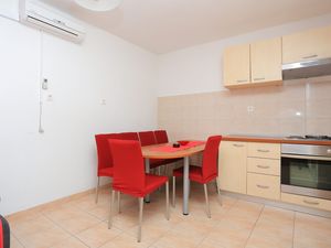 23575751-Ferienwohnung-8-Brela-300x225-3