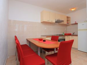 23575751-Ferienwohnung-8-Brela-300x225-5