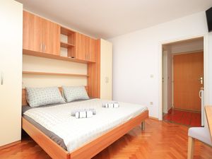 23659251-Ferienwohnung-2-Brela-300x225-4